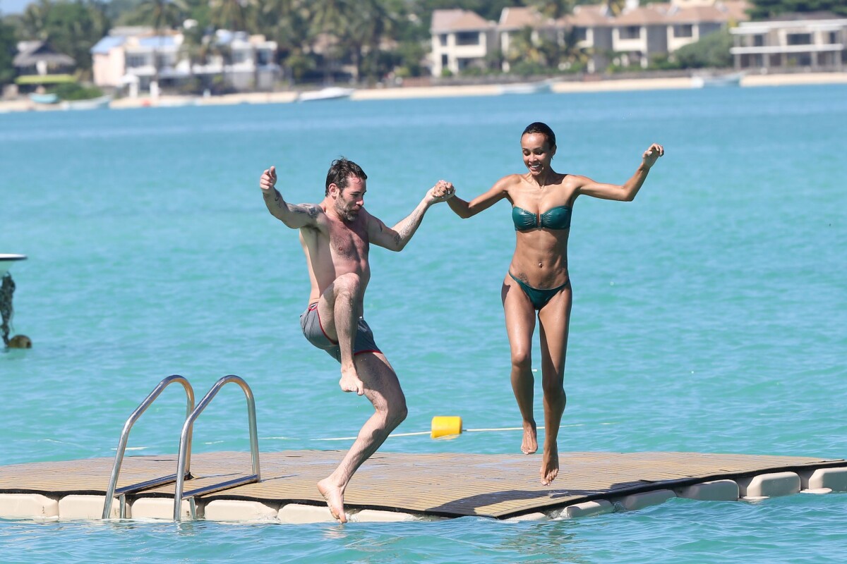 Vid O Exclusif Sonia Rolland S Clate Avec Son Amoureux Jalil Lespert En Vacances Au Royal