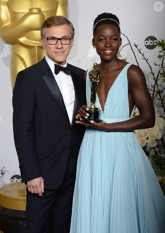 Lupita Nyong'o et Christoph Waltz, lors de la cérémonie des Oscars le 2 mars 2014