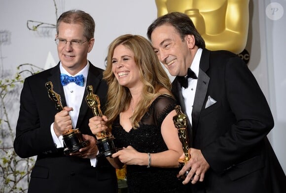 Chris Buck, Jennifer Lee et Peter Del Vecho (La Reine des neiges) lors de la cérémonie des Oscars le 2 mars 2014