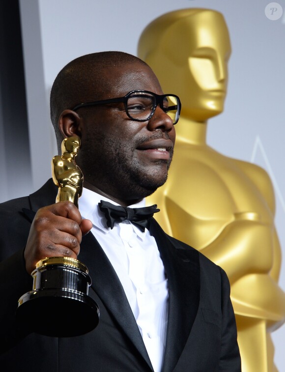 Le réalisateur Steve McQueen lors de la cérémonie des Oscars le 2 mars 2014