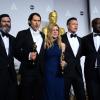 Anthony Katagas, Jeremy Kleiner, Dede Garner, Brad Pitt et Steve McQueen lors de la cérémonie des Oscars le 2 mars 2014
