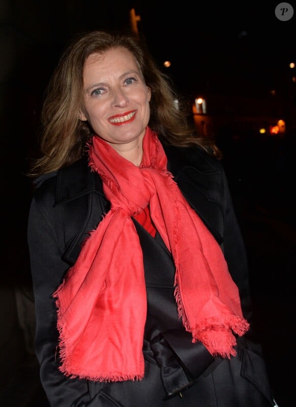 Valérie Trierweiler arrive au Carreau du Temple pour assister au défilé Saint Laurent Paris le 3 mars 2014.