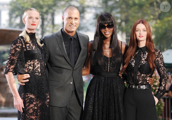 Anne V, Nigel Barker, Naomi Campbell et Lydia Hearst sur le tournage d'un défilé en extérieur pour l'émission The Face. New York, septembre 2013.