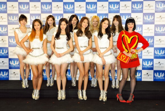 Katy Perry à la conférence de presse "U- Express 2014" au Japon. Le 1er mars 2014.