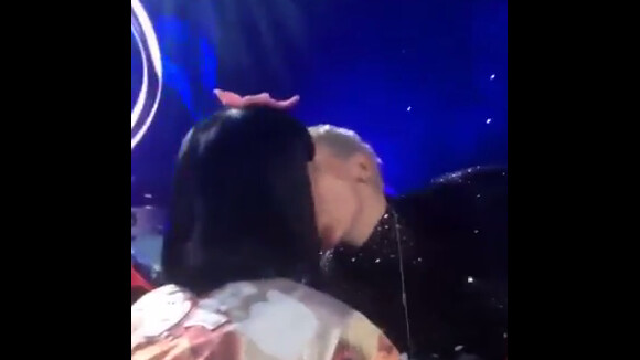 Katy Perry embrassée par Miley Cyrus : 'Dieu seul sait où cette langue a traîné'