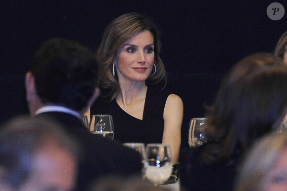 La princesse Letizia d'Espagne lors du dîner de gala rendant hommage, à la Maison de l'Amérique à Madrid le 4 mars 2014, au travail de l'économiste Enrique V. Iglesias.