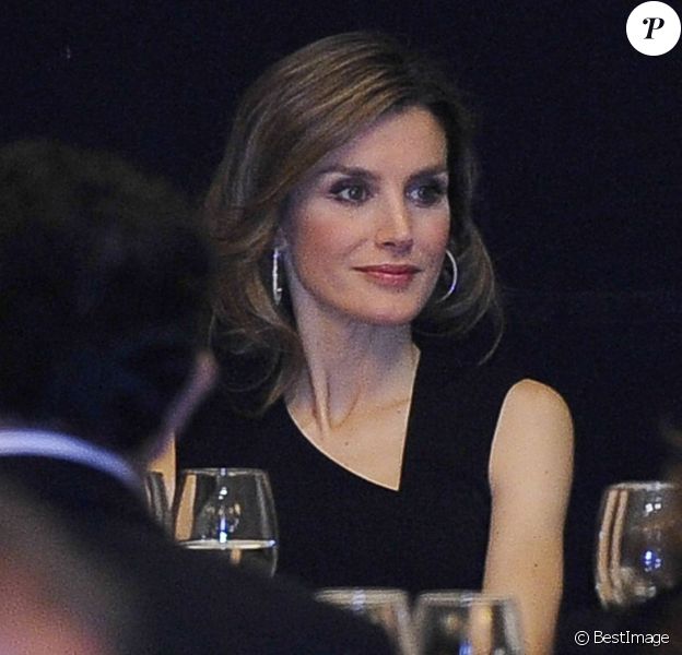 La princesse Letizia d'Espagne lors du dîner de gala rendant hommage, à la Maison de l'Amérique à Madrid le 4 mars 2014, au travail de l'économiste Enrique V. Iglesias.