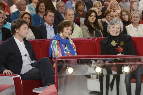 Macha Méril entourée de son fils adoptif Gianguido Baldi et de sa soeur Hélène Gagarine - Enregistrement de l'émission "Vivement dimanche" à Paris le 5 mars 2014, diffusion le 9 mars.