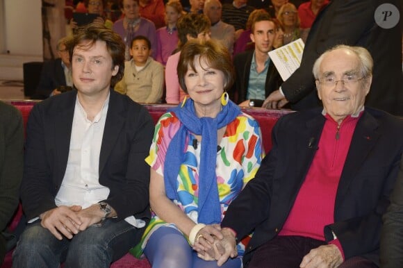 Macha Méril entourée de son fils adoptif Gianguido Baldi et de son compagnon Michel Legrand - Enregistrement de l'émission "Vivement dimanche" à Paris le 5 mars 2014, diffusion le 9 mars.
