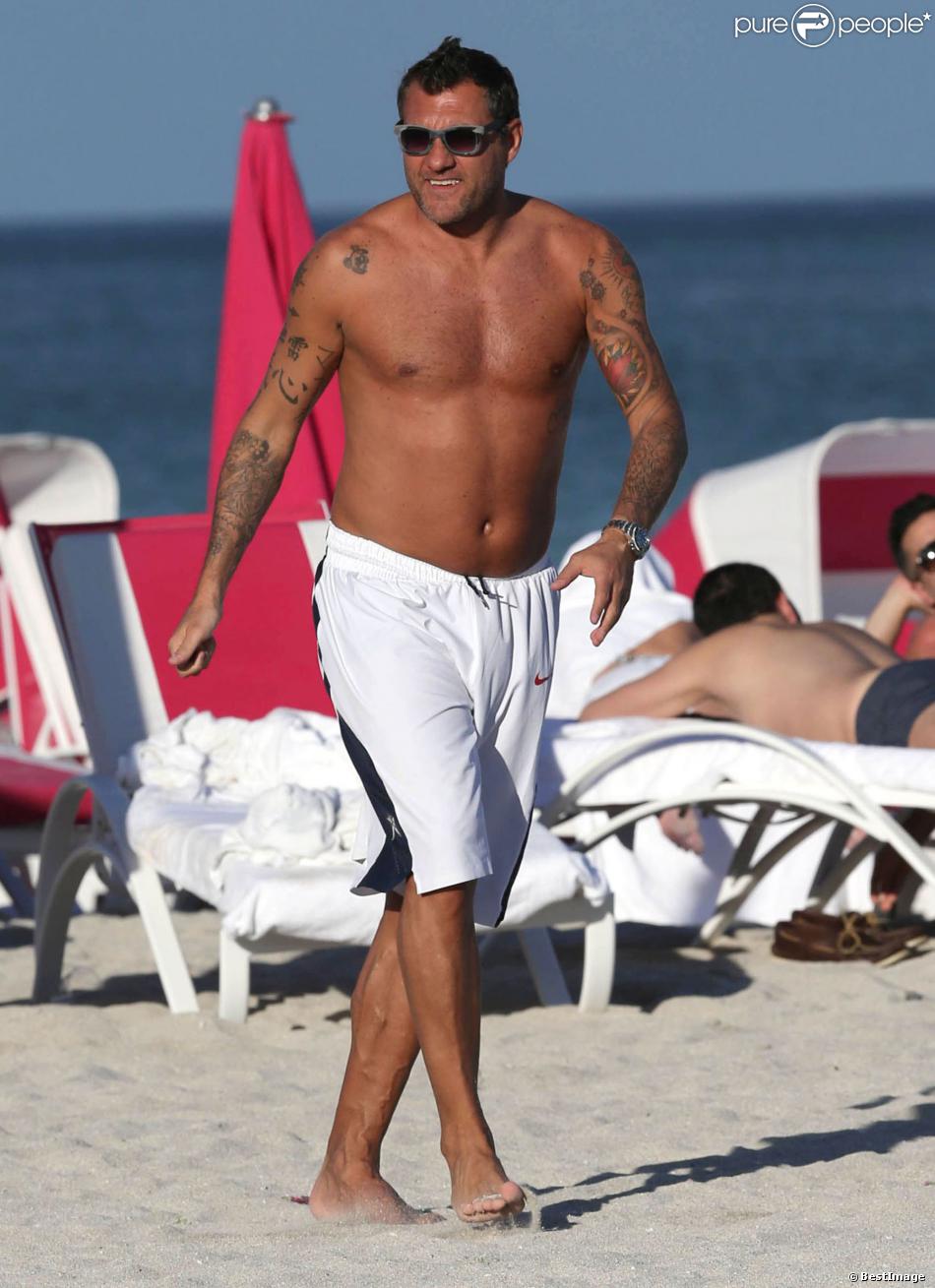 Le footballeur Italien Christian Vieri, à la retraite, profite d&#039;une belle journée ensoleillée sur une plage de Miami, le 15 février 2014