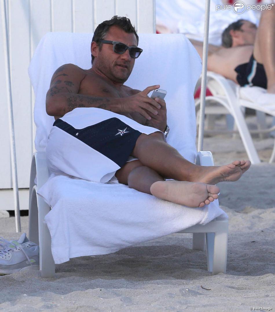 Christian Vieri, à la retraite, profite d&#039;une belle journée ensoleillée sur une plage de Miami, le 15 février 2014