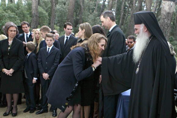Elena d'Espagne prenait part le 6 mars 2014, à la nécropole royale du domaine Tatoï au nord d'Athènes, à une cérémonie commémorant les 50 ans de la mort de son grand-père le roi Paul Ier de Grèce.