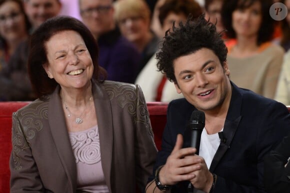 Kev Adams avec sa grand-mére lors de l'enregistrement de l'émission "Vivement dimanche" à Paris le 5 mars 2014.