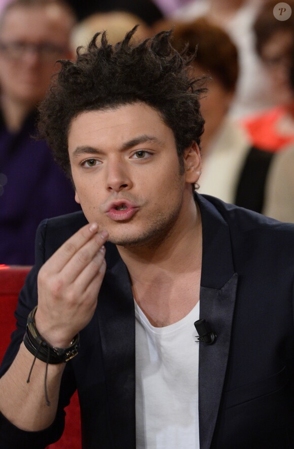 Kev Adams lors de l'enregistrement de l'émission "Vivement dimanche" à Paris le 5 mars 2014.