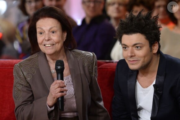 Kev Adams avec sa grand-mére lors de l'enregistrement de l'émission "Vivement dimanche" à Paris le 5 mars 2014.