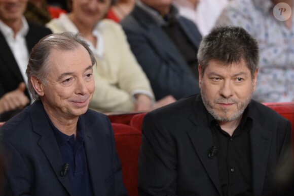 Philippe Chevallier et Régis Laspalès lors de l'enregistrement de l'émission "Vivement dimanche" à Paris le 5 mars 2014.