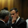 Oscar Pistorius au cours de son procès devant le tribunal de Pretoria, où il doit répondre du meurtre de Reeva Steenkamp, le 6 mars 2014