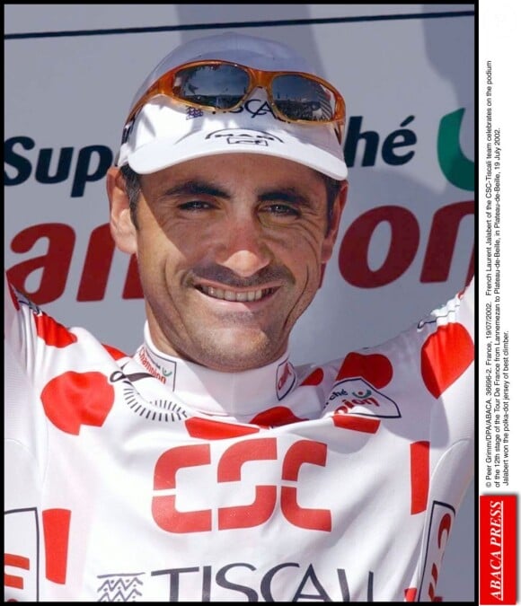 Laurent Jalabert et son maillot à pois du meilleur grimpeur lors de la 12e étape du Tour de France entre Lannemezan et le Plateau-de-Beille le 19 juillet 20002