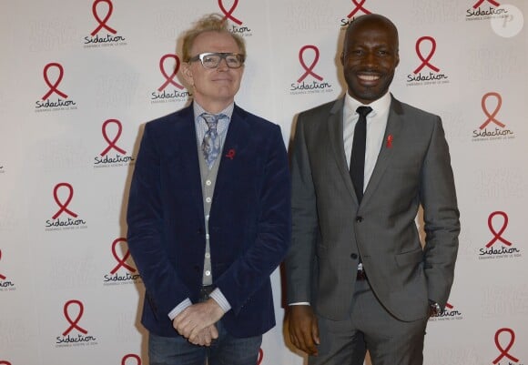 Mac Lesggy et Anicet Mbida lors de la soirée de lancement de la campagne 2014 du Sidaction au Musée du Quai Branly à Paris, le 10 mars 2014.