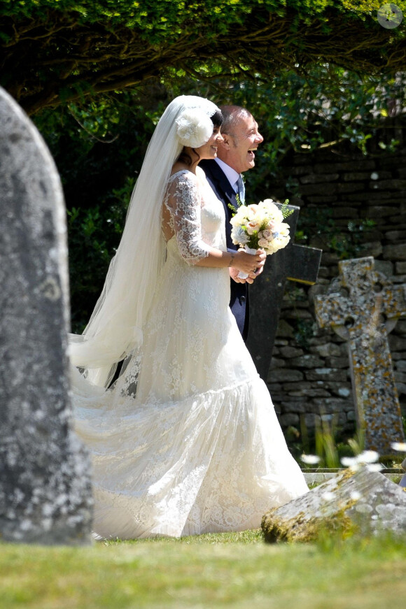 Lily Allen a perdu cette fameuse robe haute couture Chanel, portée le jour de son mariage à Sam Cooper. Cranham, le 11 juin 2011.