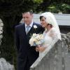 Lily Allen, radieuse dans sa robe haute couture Chanel, le jour de son mariage à Sam Cooper. Cranham, le 11 juin 2011.