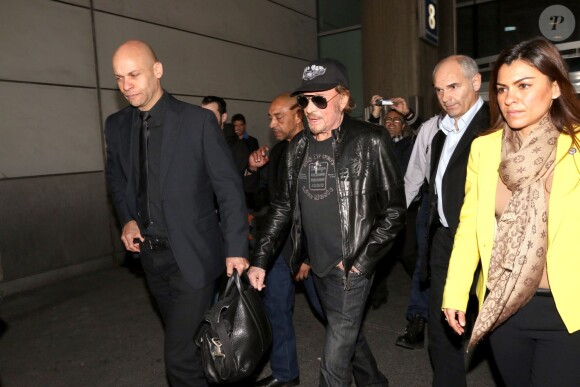 Johnny Hallyday à son arrivée à l'aéroport de Roissy Charles de Gaulle le 11 mars 2014. Le taulier, arrivé seul, est à Paris pour la promotion du film de Claude Lelouch "Salaud, on t'aime".