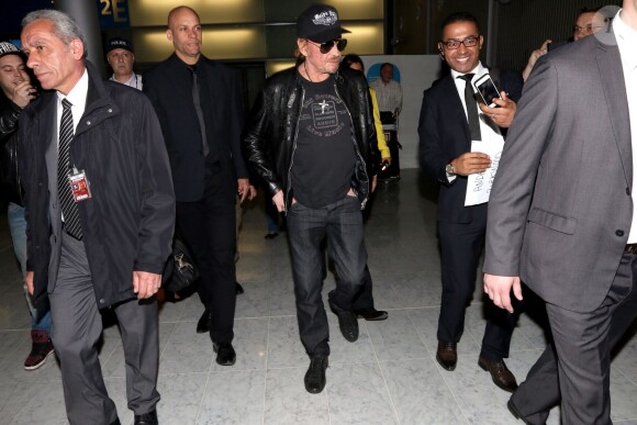 Johnny Hallyday à son arrivée à l'aéroport de Roissy Charles de Gaulle le 11 mars 2014. Le taulier, arrivé seul, est à Paris pour la promotion du film de Claude Lelouch "Salaud, on t'aime".