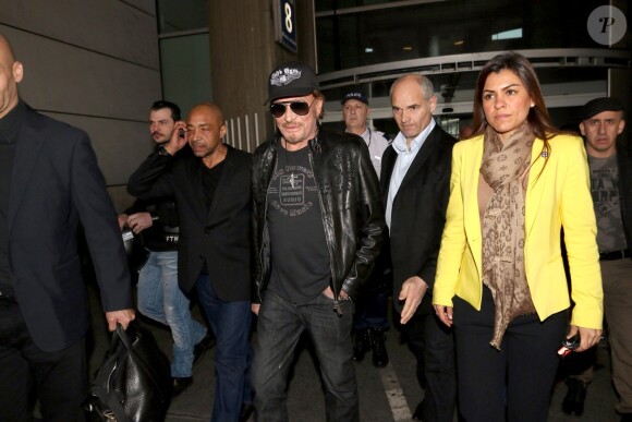 Johnny Hallyday à son arrivée à l'aéroport de Roissy Charles de Gaulle le 11 mars 2014. Le taulier, arrivé seul, est à Paris pour la promotion du film de Claude Lelouch "Salaud, on t'aime".