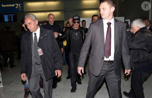 Johnny Hallyday à son arrivée à l'aéroport de Roissy Charles de Gaulle le 11 mars 2014. Le taulier, arrivé seul, est à Paris pour la promotion du film de Claude Lelouch "Salaud, on t'aime".