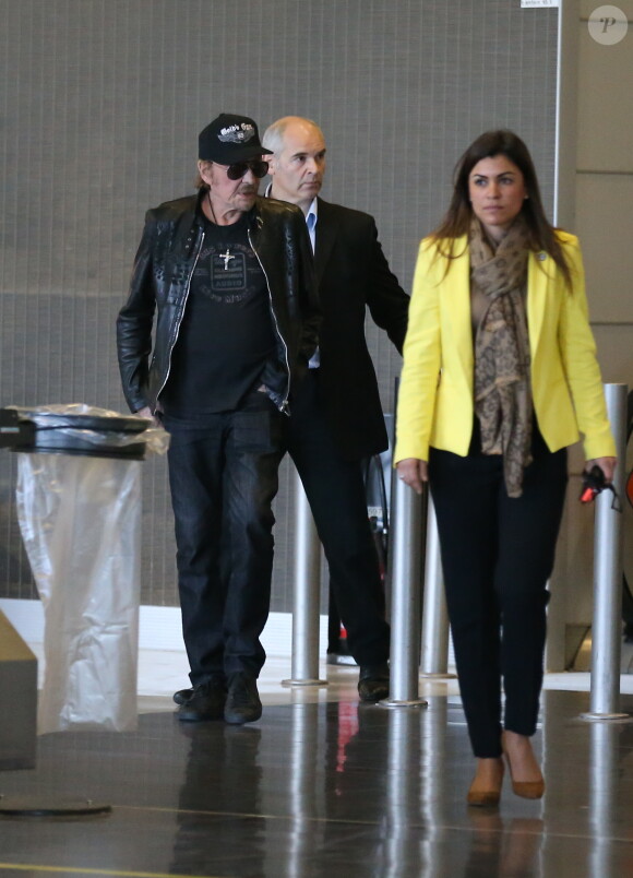 Johnny Hallyday à son arrivée à l'aéroport de Roissy Charles de Gaulle le 11 mars 2014. Le taulier, arrivé seul, est à Paris pour la promotion du film de Claude Lelouch "Salaud, on t'aime".