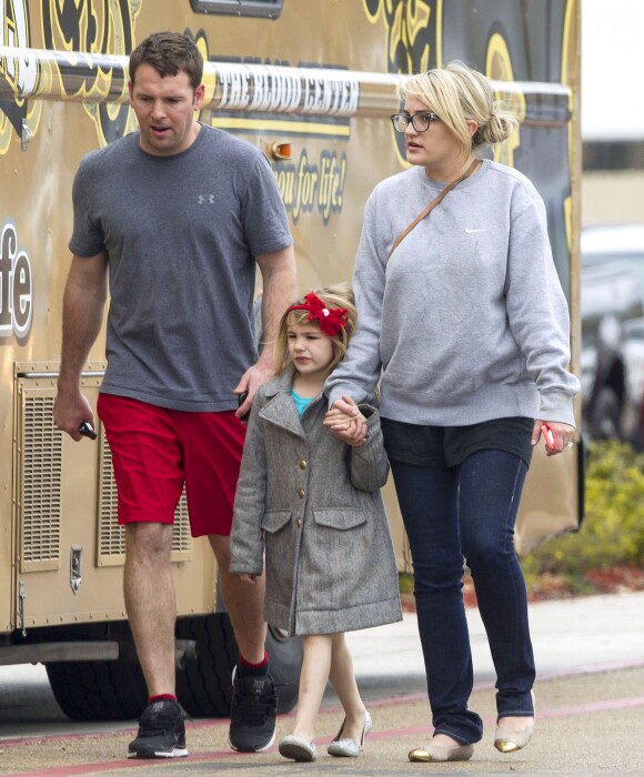 Exclusif - Jamie Lynn Spears se rend au cinéma de bon matin avec sa mère Lynne et sa fille Maddie à Kentwood, le 12 mars 2014.
