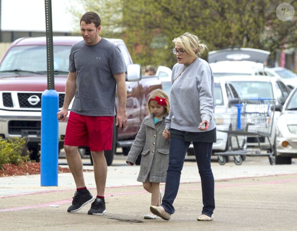 Exclusif - Jamie Lynn Spears se rend au cinéma de bon matin avec sa mère Lynne et sa fille Maddie à Kentwood, le 12 mars 2014.