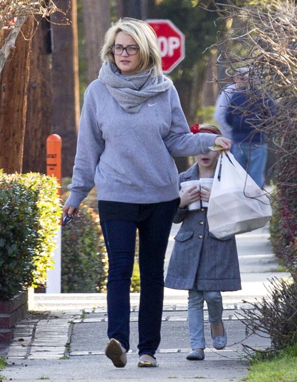 Exclusif - Jamie Lynn Spears se rend au cinéma de bon matin avec sa mère Lynne et sa fille Maddie à Kentwood, le 12 mars 2014.