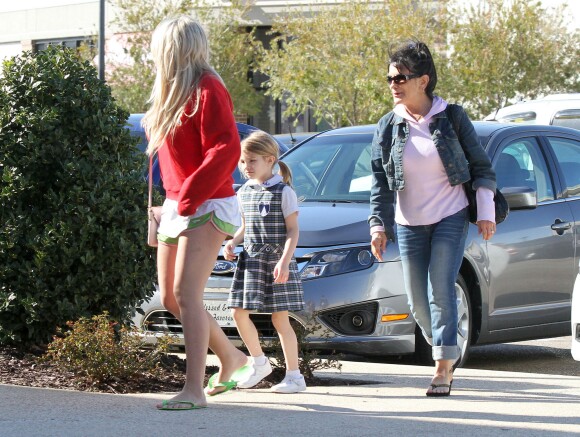 Exclusif - Jamie Lynn Spears se rend au cinéma de bon matin avec sa mère Lynne et sa fille Maddie à Kentwood, le 12 mars 2014.