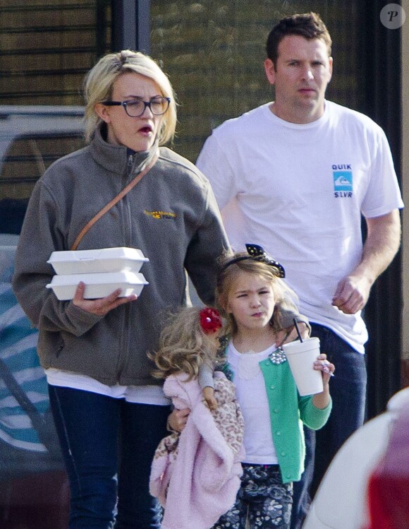 Exclusif - Jamie Lynn Spears se rend au cinéma de bon matin avec sa mère Lynne et sa fille Maddie à Kentwood, le 12 mars 2014.