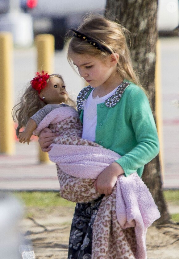 Exclusif - Jamie Lynn Spears se rend au cinéma de bon matin avec sa mère Lynne et sa fille Maddie à Kentwood, le 12 mars 2014.
