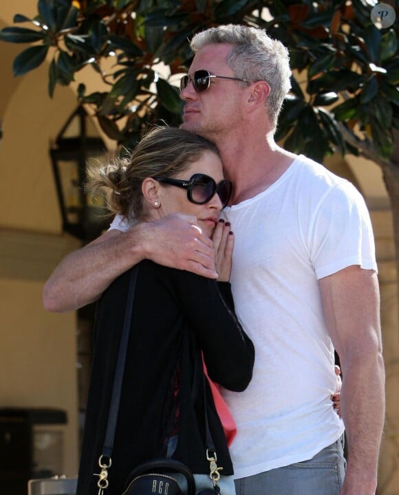 Eric Dane et Rebecca Gayheart amoureux dans les rues de Los Angeles, le 12 mars 2014.