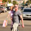 Eric Dane en compagnie de sa fille Billie Beatrice dans les rues de Beverly Hills, le 14 février 2014.