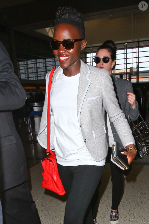 Lupita Nyong'o à l'aéroport de Los Angeles le 3 mars 2014