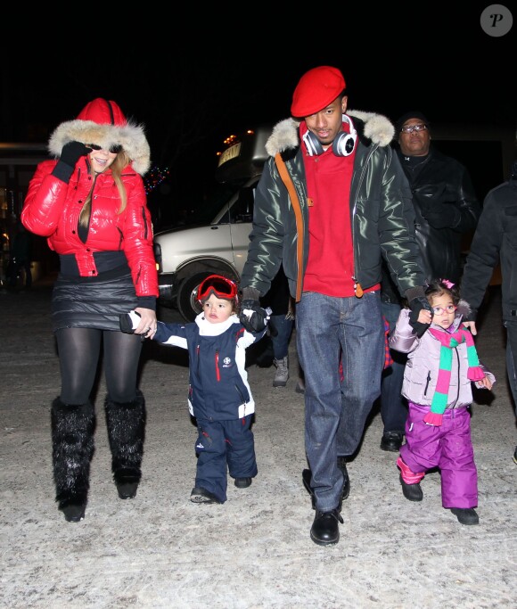 Mariah Carey avec son mari Nick Cannon et leurs enfants Moroccan et Monroe Cannon à Aspen, le 23 décembre 2013.