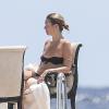 Exclusif - La Brindille de 40 ans, Kate Moss, se prélasse en vacances sur le yacht de Sir Philip Green à Saint-Barthélemy le 17 mars 2014.