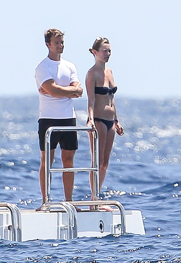 Exclusif - Kate Moss en vacances sur le yacht de Sir Philip Green à Saint-Barthélemy le 17 mars 2014.