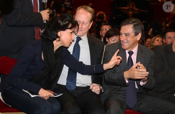 Rachida Dati, Philippe Goujon et François Fillon lors du dernier grand meeting de campagne de Nathalie Kosciusko-Morizet pour les municipales à Paris le 19 mars 2014.