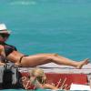 Nicole Richie en vacances à Saint Barthelemy le 6 avril 2013, fière de sa poitrine plus généreuse