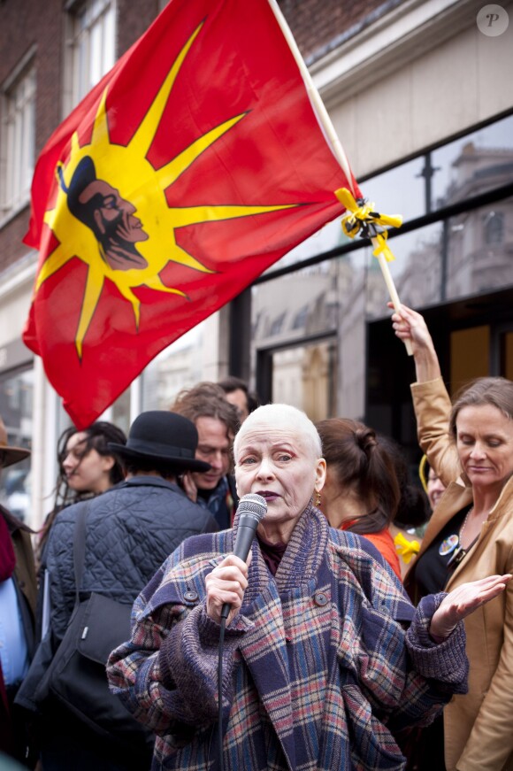 La créatrice Vivienne Westwood, engagée sur le plan écolo, s'exprime lors de la manifestation Fracked Future Carnival à Londres. Le 19 mars 2014.