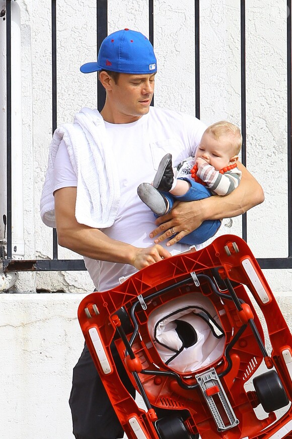 Josh Duhamel à Los Angeles avec son fils Axl, le 20 mars 2014.