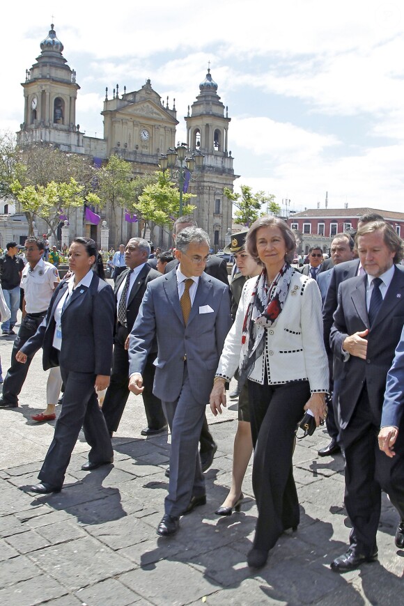 La reine Sofia d'Espagne en visite au Centre culturel du Guatemala lors de sa visite officielle le 20 mars 2014.