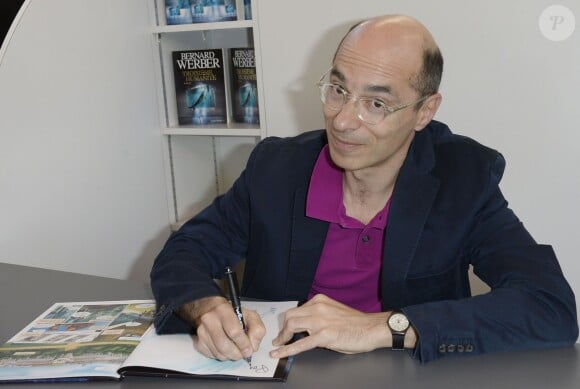 Bernard Werber à la 34e édition du Salon du Livre à Paris, Porte de Versailles, le 22 mars 2014.