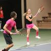 Kaley Cuoco, en plein effort au côté de son mari Ryan Sweeting lors du 2014 USTA Men's Pro Tennis Championships Of Calabasas au Calabasas Tennis & Swim Club de Calabasas le 22 mars 2014