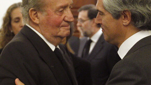 Juan Carlos Ier d'Espagne bouleversé devant la dépouille d'Adolfo Suarez